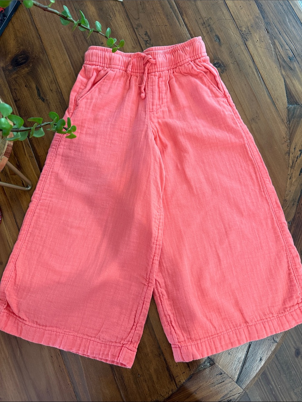 Old Navy Coral Pull-On Wide-Leg Capris